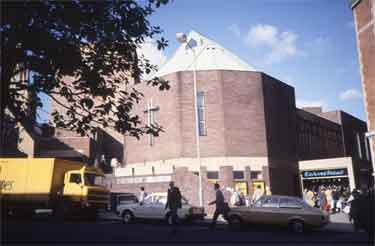 Central United Reform Church, Norfolk Street and (right) Harry Earnshaw Ltd., shoe retailer, No. 52 Chapel Walk