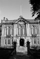 Sir Frederick Mappin Building, University of Sheffield, Mappin Street from St. George's churchyard Sir Frederick Mappin Building, University of Sheffield, Mappin Street from St. George's churchyard