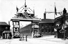 View: s03199 Decorative arch on Savile Street to celebrate the royal visit of King Edward VII and Queen Alexandra, sponsored by John Brown and Co., designed and erected by G.H. Hovey