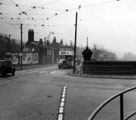 Bus approaching Hillfoot Bridge along Penistone Road