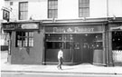 Frog and Parrot public house, No. 94 Division Street at junction of (left) Westfield Terrace. Formerly the Prince of Wales Hotel