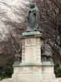 View: s32248 Statue and memorial to Queen Victoria, Endcliffe Park