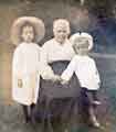 View: u09662 Children Dorothy Caroline Barr and her brother Harold Frederick Barr, c. 1908