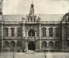 Sheffield Municipal Buildings [Town Hall]: West front and main entrance 